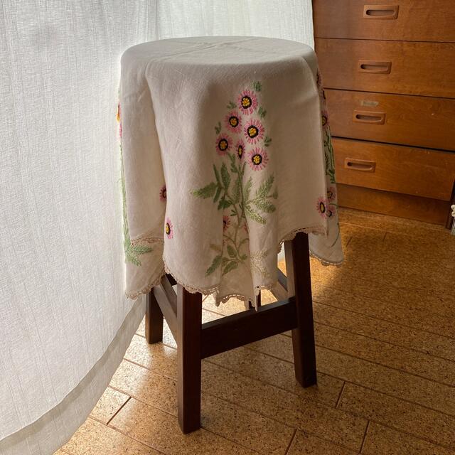 アンティーク　テーブルクロス　麻　花柄刺繍