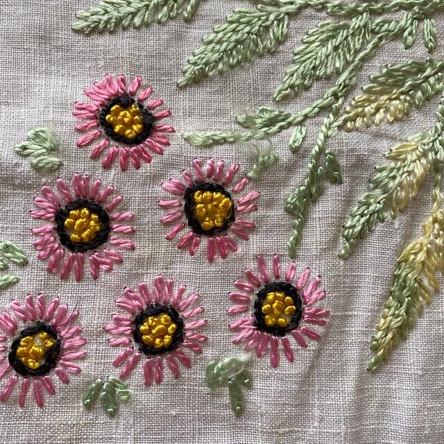 アンティーク　テーブルクロス　麻　花柄刺繍