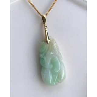 天然翡翠ヒスイ ペンダントトップ(チェーン無し) 彫刻 K18の通販 by