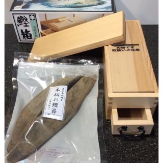 鰹節削り器セット　削り器＋荒本鰹節表面削り血合抜き　２５０ｇ