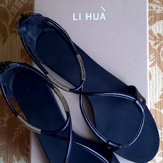 LI HUÀ(リーファー)のLI HUA　 フラット　サンダル　ブラック レディースの靴/シューズ(サンダル)の商品写真