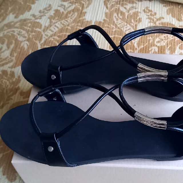 LI HUÀ(リーファー)のLI HUA　 フラット　サンダル　ブラック レディースの靴/シューズ(サンダル)の商品写真