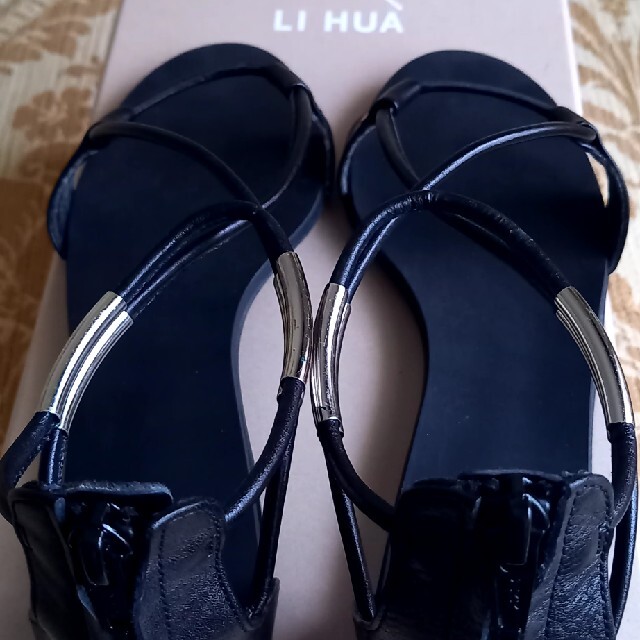 LI HUÀ(リーファー)のLI HUA　 フラット　サンダル　ブラック レディースの靴/シューズ(サンダル)の商品写真