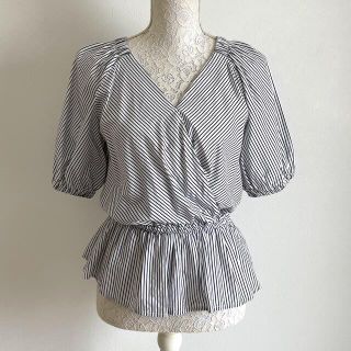 レイカズン(RayCassin)の美品⭐︎RAY CASSIN レイ カズン・ペプラム ブラウス M(シャツ/ブラウス(半袖/袖なし))