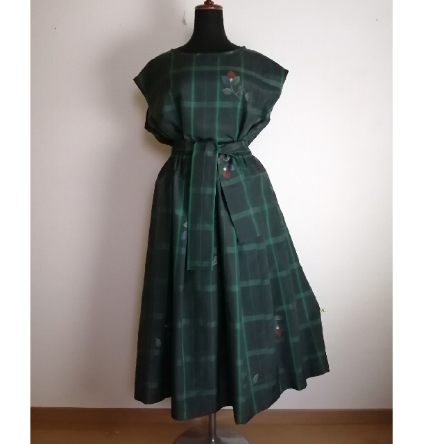 着物リメイク　ブラウス　タックスカート　大島紬 レディースのスカート(ロングスカート)の商品写真