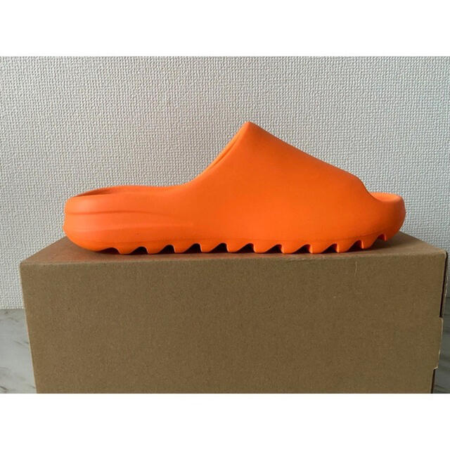 adidas(アディダス)のadidas yeezy slide ENFLAME ORANGE サンダル メンズの靴/シューズ(サンダル)の商品写真