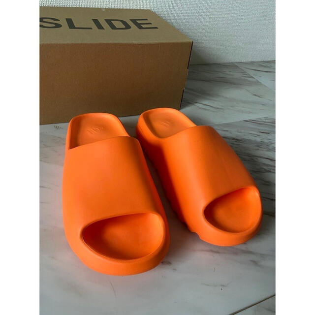 adidas(アディダス)のadidas yeezy slide ENFLAME ORANGE サンダル メンズの靴/シューズ(サンダル)の商品写真