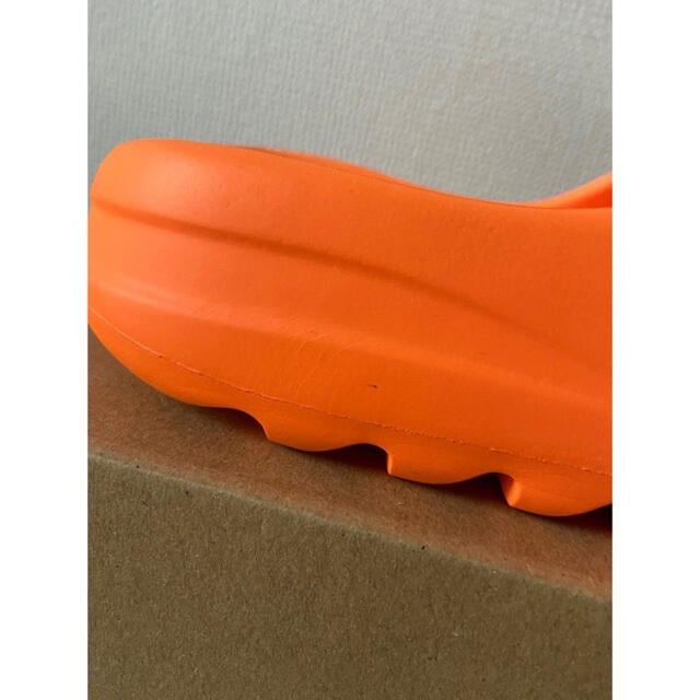 adidas(アディダス)のadidas yeezy slide ENFLAME ORANGE サンダル メンズの靴/シューズ(サンダル)の商品写真