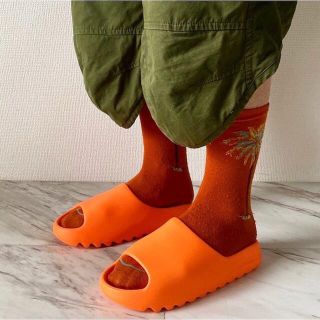 adidas - adidas yeezy slide ENFLAME ORANGE サンダルの通販 by