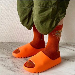 アディダス(adidas)のadidas yeezy slide ENFLAME ORANGE サンダル(サンダル)