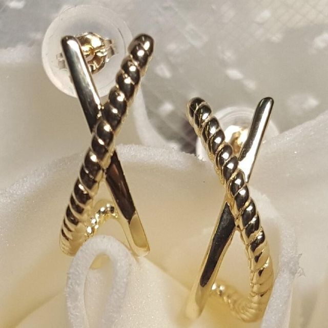 新品】10金/k10/クロッシングピアス/イエローゴールド アクセサリー