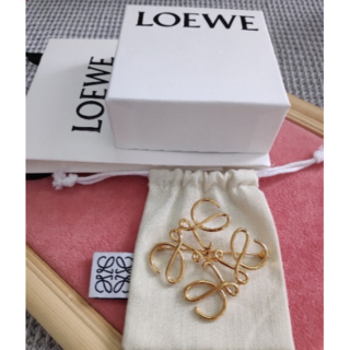 LOEWE - 美品ロエベ　人気ブローチ　ゴールド　