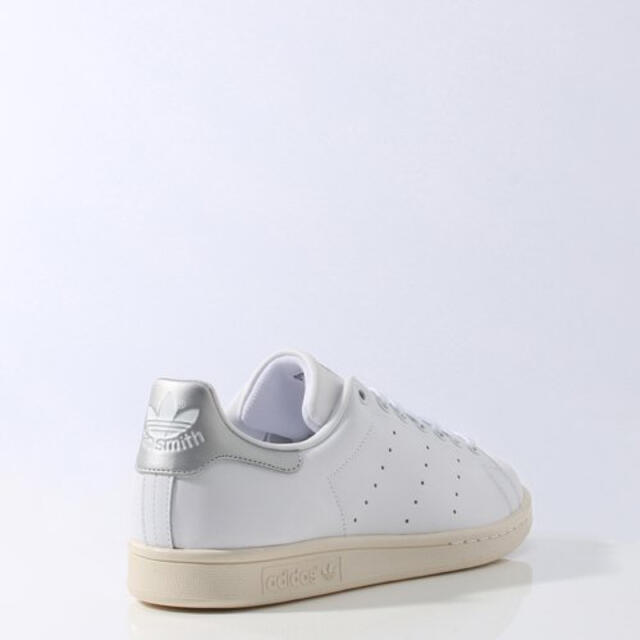 adidas(アディダス)の☆新品☆24.5㎝☆天然皮革☆スタンスミス☆ホワイト/マットシルバー ☆白/銀☆ レディースの靴/シューズ(スニーカー)の商品写真