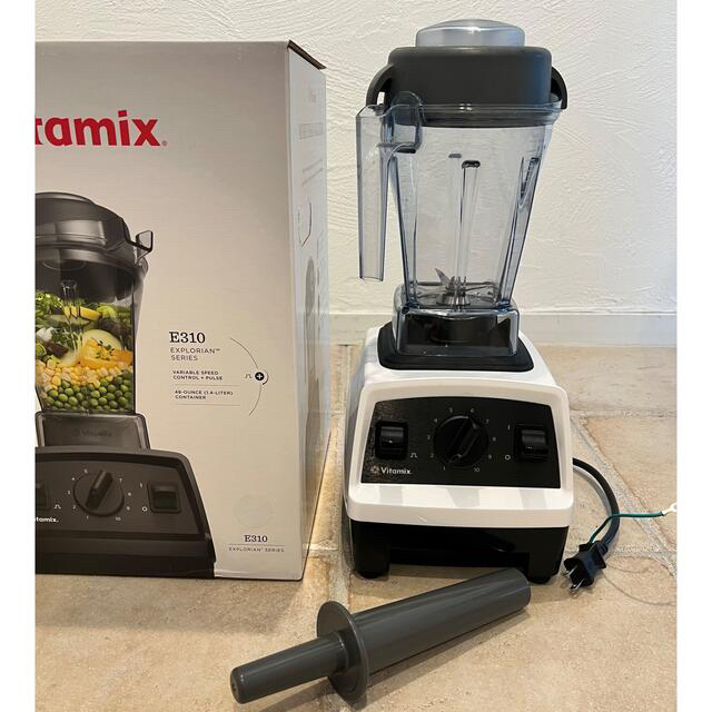 Vitamix(バイタミックス)のモモマム様Vitamix（バイタミックス） E310 おまけ付き スマホ/家電/カメラの調理家電(ジューサー/ミキサー)の商品写真