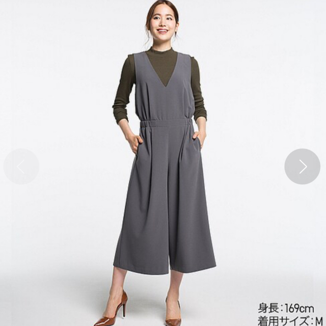 UNIQLO(ユニクロ)のUNIQLO Vネックサロペット レディースのパンツ(サロペット/オーバーオール)の商品写真