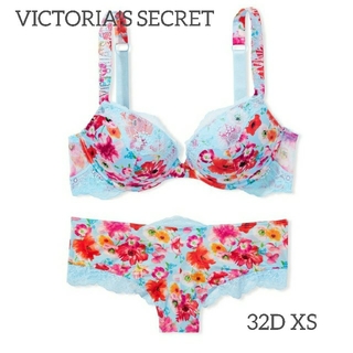 ヴィクトリアズシークレット(Victoria's Secret)のヴィクトリアシークレット シャインストラッブラ チーキ セット 【32D XS】(ブラ&ショーツセット)
