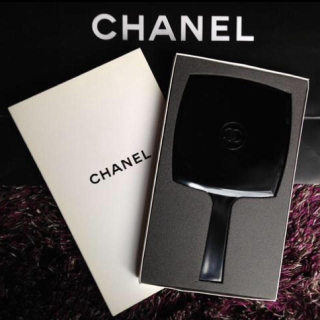 CHANEL(シャネル)の正規品 新品 CHANEL ハンドミラー インテリア/住まい/日用品のインテリア小物(スタンドミラー)の商品写真