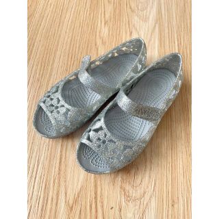 クロックス(crocs)の美品！クロックス サンダル イザベラ フラワー 女の子 19cmシルバー　ラメ(サンダル)