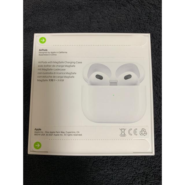 Apple(アップル)の新品未開封　アップル AirPods 第3世代 MME73J/A スマホ/家電/カメラのオーディオ機器(ヘッドフォン/イヤフォン)の商品写真