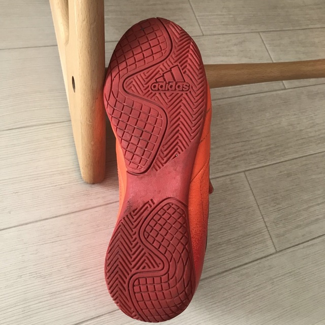 adidas フットサルシューズ　室内　21.5 キッズ/ベビー/マタニティのキッズ靴/シューズ(15cm~)(スニーカー)の商品写真