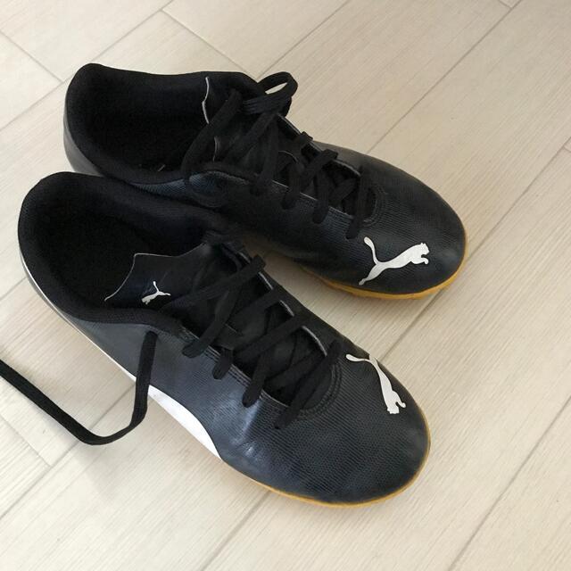 PUMA(プーマ)のサッカー　トレーニングシューズ　プーマ　21.5 キッズ/ベビー/マタニティのキッズ靴/シューズ(15cm~)(スニーカー)の商品写真