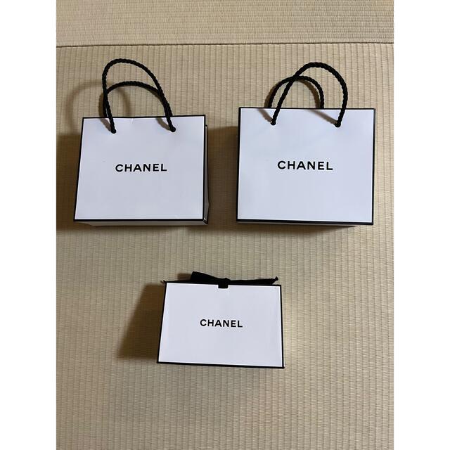 CHANEL(シャネル)のシャネル　紙袋　3枚セット レディースのバッグ(ショップ袋)の商品写真