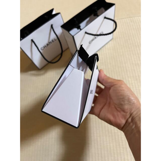 CHANEL(シャネル)のシャネル　紙袋　3枚セット レディースのバッグ(ショップ袋)の商品写真