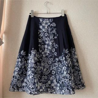 ローラアシュレイ(LAURA ASHLEY)のローラ　アシュレイ　　花柄スカート　13号(ひざ丈スカート)