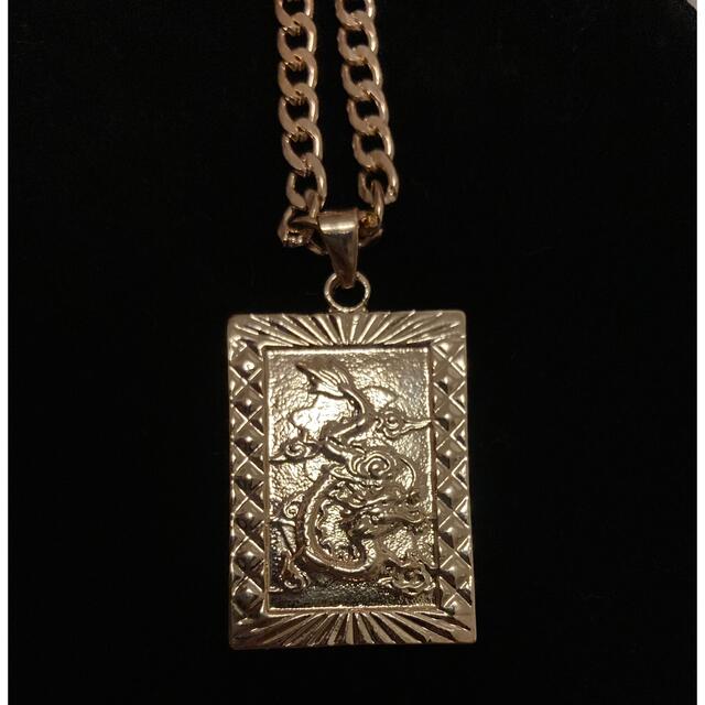 龍 ドラゴン ネックレス 金 ゴールド メンズのアクセサリー(ネックレス)の商品写真