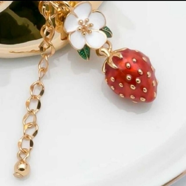 【新品】kate spade ケイトスペード ネックレス　いちご　パーフェクトス レディースのアクセサリー(ネックレス)の商品写真