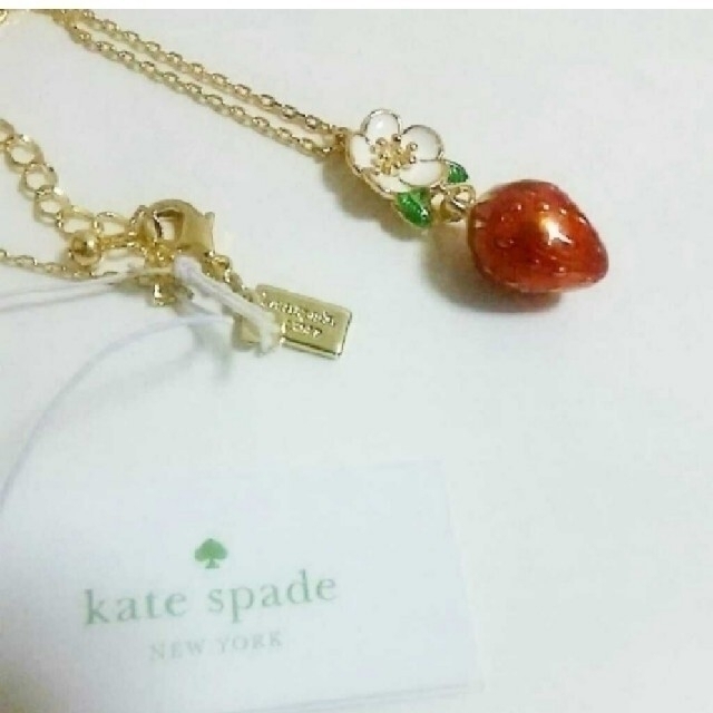 【新品】kate spade ケイトスペード ネックレス　いちご　パーフェクトス レディースのアクセサリー(ネックレス)の商品写真