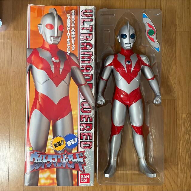 【レア】希少 光る 鳴る ウルトラマンパワード　DX バンダイ 560ミリウルトラマンパワード