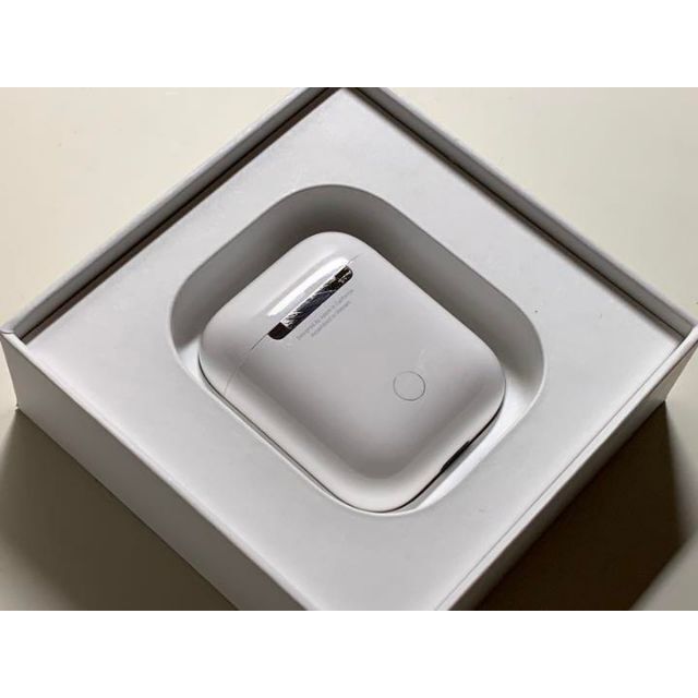 Apple(アップル)の【美品】純正 Air Pods エアポッズ (第2世代) スマホ/家電/カメラのオーディオ機器(ヘッドフォン/イヤフォン)の商品写真
