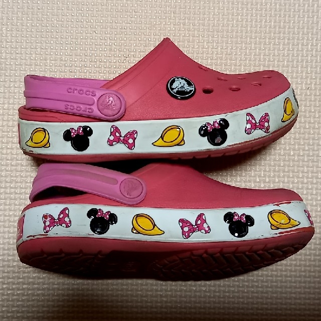 キッズ用crocs ディズニー キッズ/ベビー/マタニティのキッズ靴/シューズ(15cm~)(サンダル)の商品写真