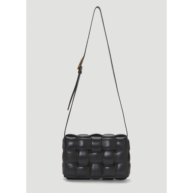 黒×金 正規新品BOTTEGA VENETA パデッドカセット バッグ | フリマアプリ ラクマ