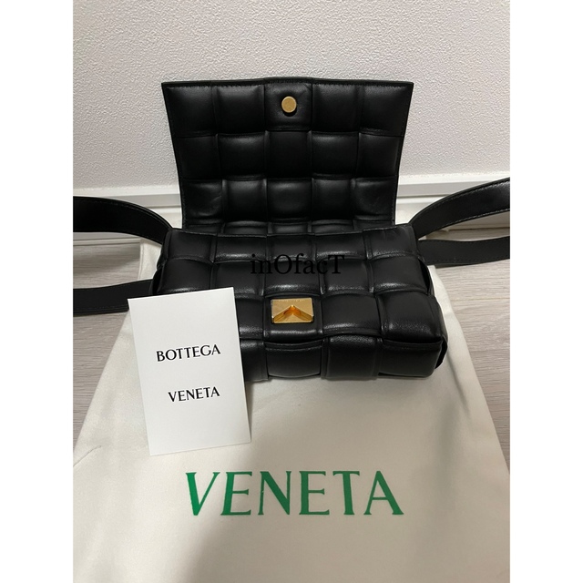 黒×金 正規新品BOTTEGA VENETA パデッドカセット バッグ