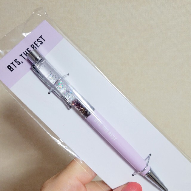 防弾少年団(BTS)(ボウダンショウネンダン)の【新品未開封】BTS BALLPOINT PEN PURPLE ボールペン エンタメ/ホビーのタレントグッズ(アイドルグッズ)の商品写真