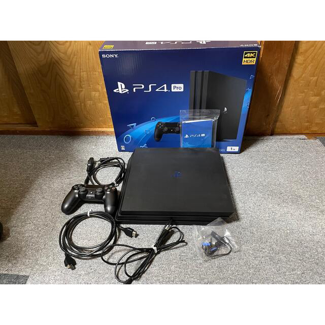 PlayStation4(プレイステーション4)のSONY PlayStation4 Pro 本体  CUH-7000BB01 エンタメ/ホビーのゲームソフト/ゲーム機本体(家庭用ゲーム機本体)の商品写真