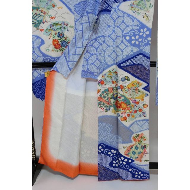 Ｓお仕立て上がり正絹振袖　青色、水色、白地に花柄　総絞り　金糸刺繍等 レディースの水着/浴衣(振袖)の商品写真