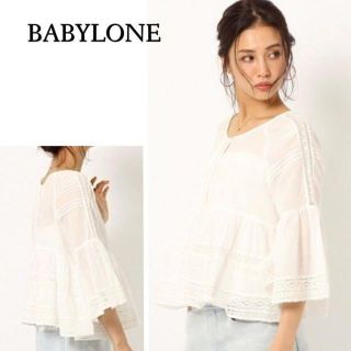 バビロン(BABYLONE)のたっぷりフリルが可愛い♪　フリルレースブラウス　ホワイト　M(シャツ/ブラウス(長袖/七分))