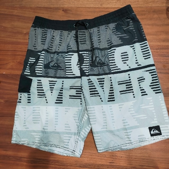 QUIKSILVER(クイックシルバー)のクイックシルバー　水着　メンズLサイズ メンズの水着/浴衣(水着)の商品写真