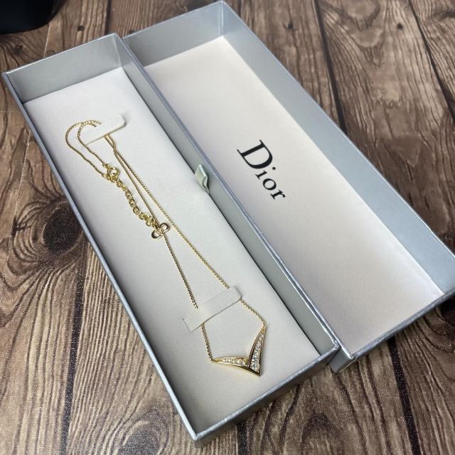 Christian Dior / ディオール　Vモチーフ　ストーン ネックレス