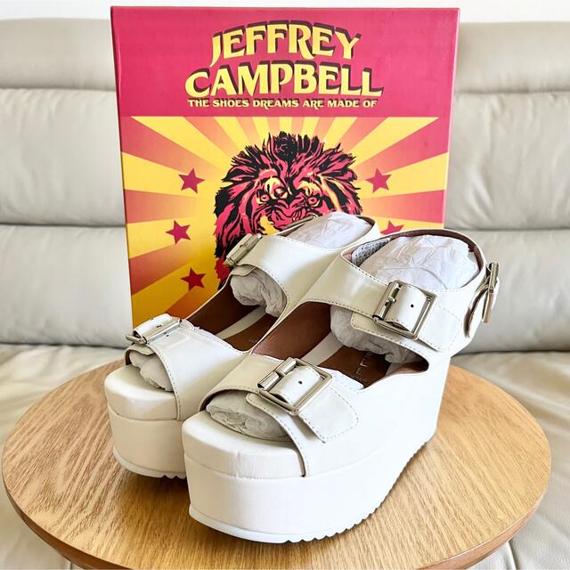 JEFFREY CAMPBELL(ジェフリーキャンベル)のジェフリーキャンベル Jeffrey Campbell 厚底サンダル ホワイト レディースの靴/シューズ(サンダル)の商品写真