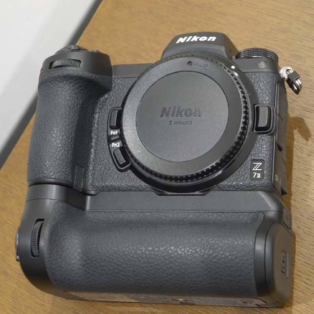 Nikon(ニコン)のすけ様　Nikon ミラーレス一眼　Z7II ボディ　バッテリーグリップ付き スマホ/家電/カメラのカメラ(ミラーレス一眼)の商品写真