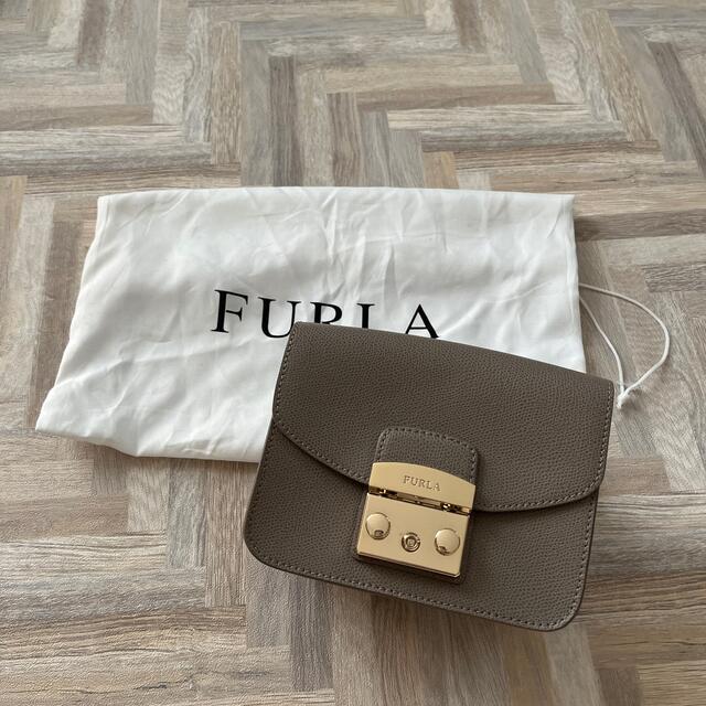 美品FURLA メトロポリス　グレージュ　ショルダーバッグ