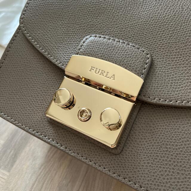 Furla(フルラ)の美品FURLA メトロポリス　グレージュ　ショルダーバッグ レディースのバッグ(ショルダーバッグ)の商品写真