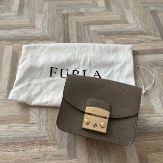 フルラ(Furla)の美品FURLA メトロポリス　グレージュ　ショルダーバッグ(ショルダーバッグ)