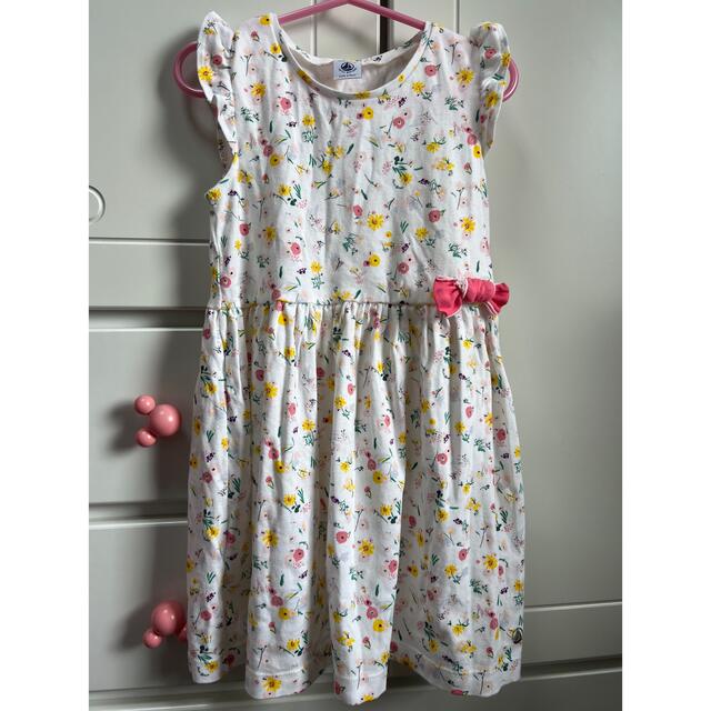 PETIT BATEAU(プチバトー)のプチバトー　花柄ワンピース　116cm キッズ/ベビー/マタニティのキッズ服女の子用(90cm~)(ワンピース)の商品写真