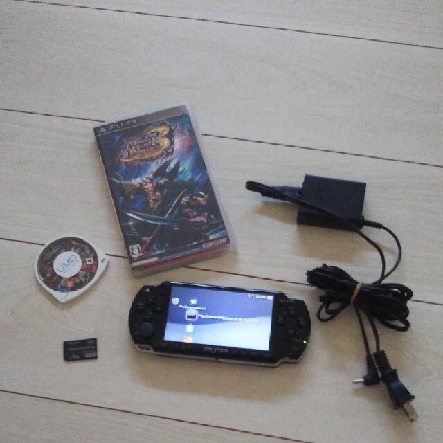 美品☆psp3000本体  黒  動作OK！充電器、バッテリー、メモリー付き