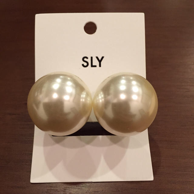 SLY(スライ)の新品☆SLY BALL EARRING レディースのアクセサリー(イヤリング)の商品写真